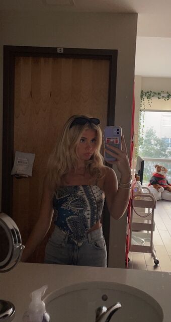 emmanylese Nakenläckor OnlyFans Foto 4