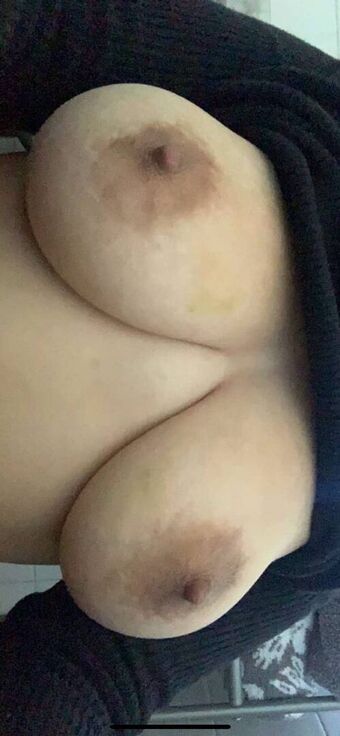 Emptycupcakee Nakenläckor OnlyFans Foto 1