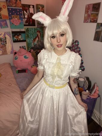 emptydeity Nakenläckor OnlyFans Foto 8