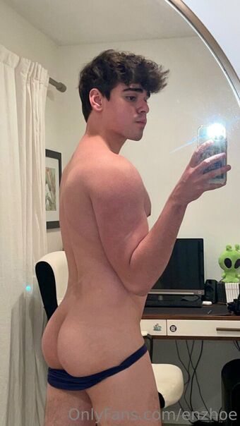 enzhoe Nakenläckor OnlyFans Foto 18