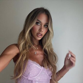 Esma Voloder Nakenläckor OnlyFans Foto 3