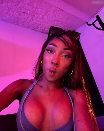 Eunique Nakenläckor OnlyFans Foto 11