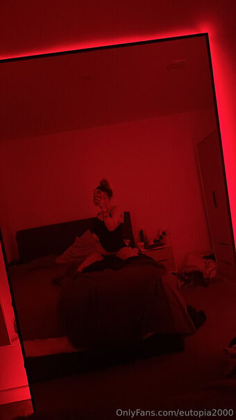 eutopia2000 Nakenläckor OnlyFans Foto 1