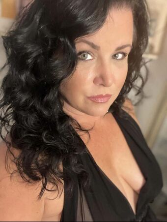 EV Parrish Nakenläckor OnlyFans Foto 12