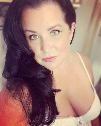 EV Parrish Nakenläckor OnlyFans Foto 14