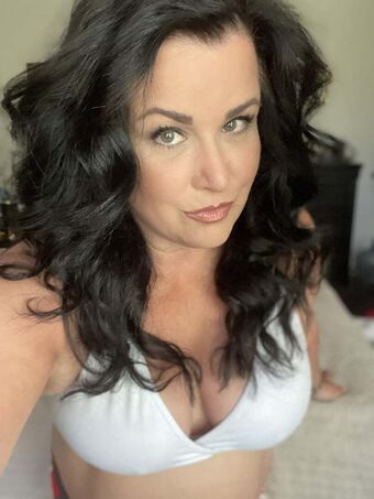 EV Parrish Nakenläckor OnlyFans Foto 18