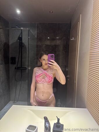 evachains Nakenläckor OnlyFans Foto 44