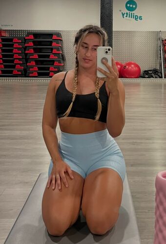 Evagymbabe Nakenläckor OnlyFans Foto 2