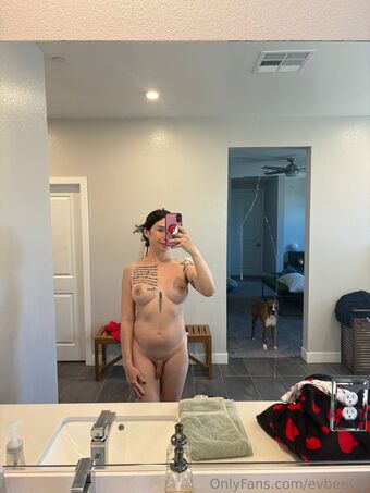 evbeevip Nakenläckor OnlyFans Foto 33