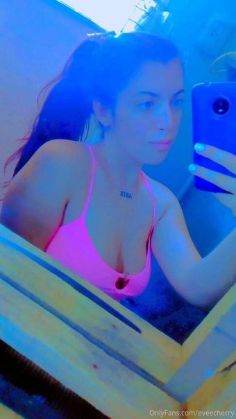 eveecherry Nakenläckor OnlyFans Foto 4