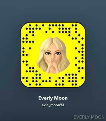 everlymoon Nakenläckor OnlyFans Foto 7