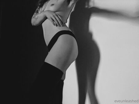 Eveunleashed Nakenläckor OnlyFans Foto 23