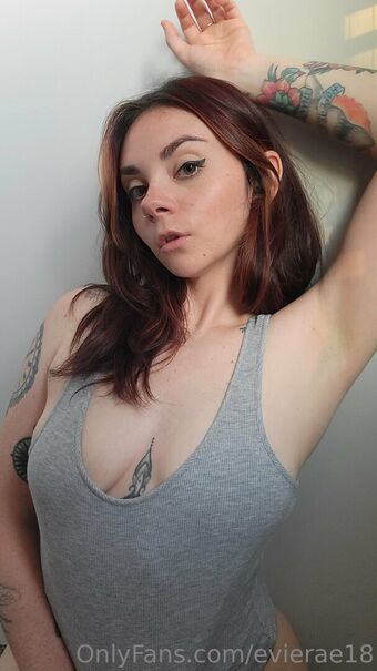 evierae18 Nakenläckor OnlyFans Foto 15