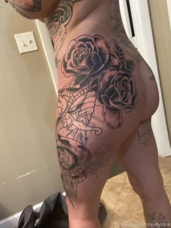 evilynink Nakenläckor OnlyFans Foto 5