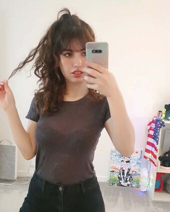 Ezbae Nakenläckor OnlyFans Foto 7