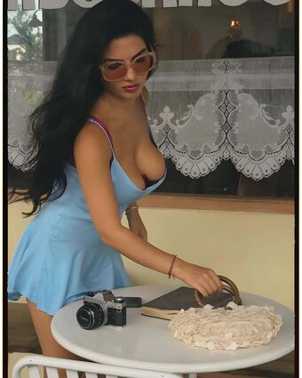 fainazuckerman Nakenläckor OnlyFans Foto 4