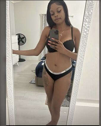 Farmer Girl Jess Nakenläckor OnlyFans Foto 12