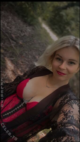 Fenni2002 Nakenläckor OnlyFans Foto 40