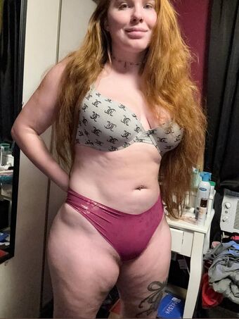 Fieryredcheeks Nakenläckor OnlyFans Foto 5
