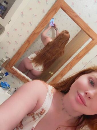 Fieryredcheeks Nakenläckor OnlyFans Foto 10