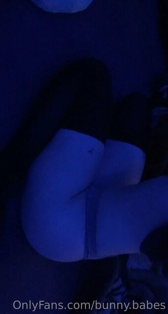 floatingfae Nakenläckor OnlyFans Foto 4
