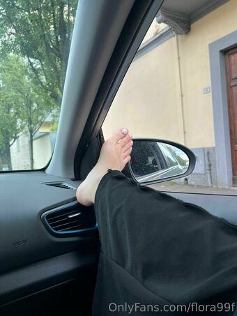 flora99f Nakenläckor OnlyFans Foto 22