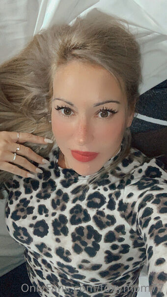 foxymom77 Nakenläckor OnlyFans Foto 2