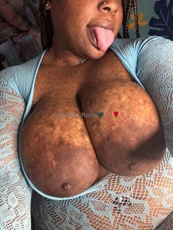 freckledfantasy5 Nakenläckor OnlyFans Foto 3