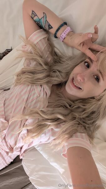 freemoon Nakenläckor OnlyFans Foto 32