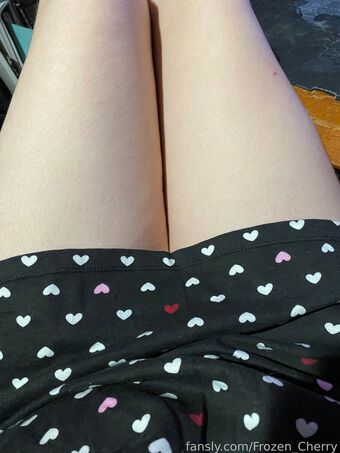 Frozen_Cherry Nakenläckor OnlyFans Foto 18