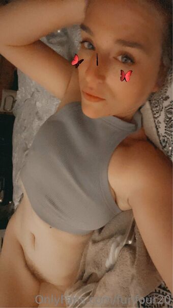 funfour20 Nakenläckor OnlyFans Foto 11