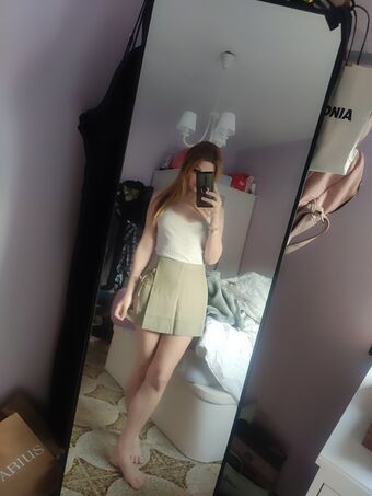Gemiky Nakenläckor OnlyFans Foto 18