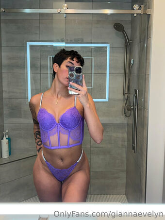 Gianna Evelyn Nakenläckor OnlyFans Foto 43