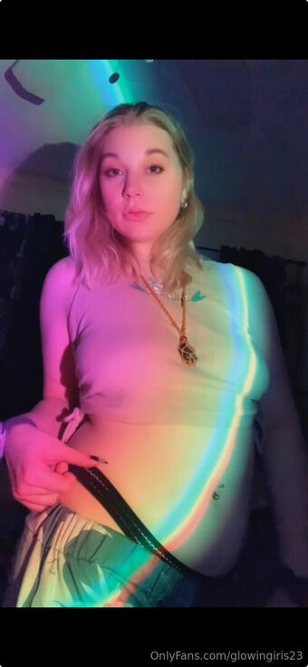 glowingiris23 Nakenläckor OnlyFans Foto 4