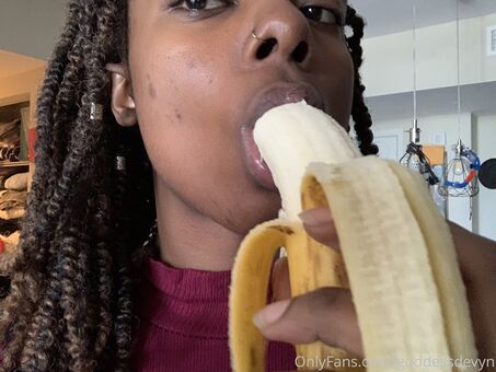 goddessdevyn Nakenläckor OnlyFans Foto 18