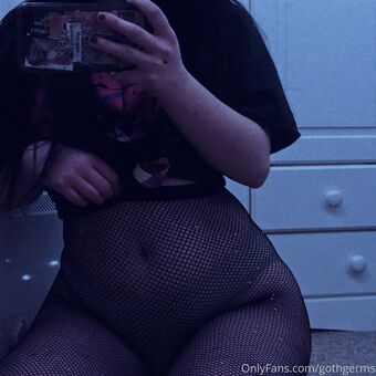gothgerms Nakenläckor OnlyFans Foto 34