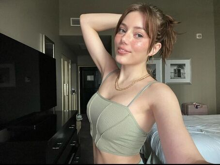 Grace Van Dien