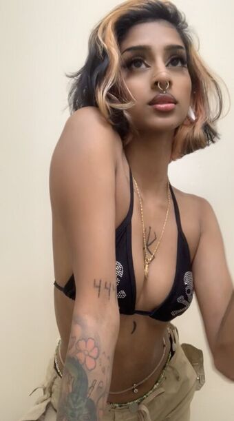 Graveyardkitty_ Nakenläckor OnlyFans Foto 18