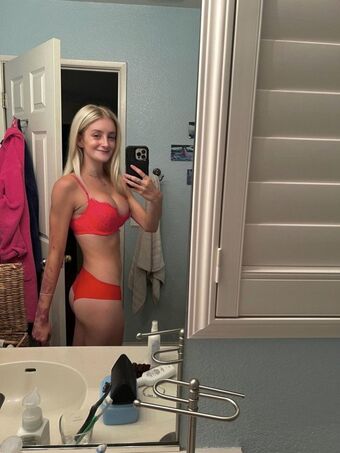 Hailey Sinclair Nakenläckor OnlyFans Foto 4