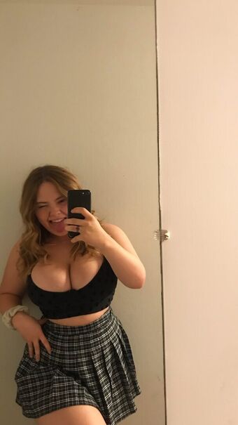 Haley E Nakenläckor OnlyFans Foto 18