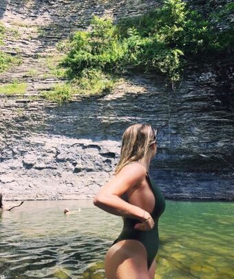 halieababy Nakenläckor OnlyFans Foto 9