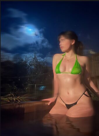 harmless.light Nakenläckor OnlyFans Foto 12