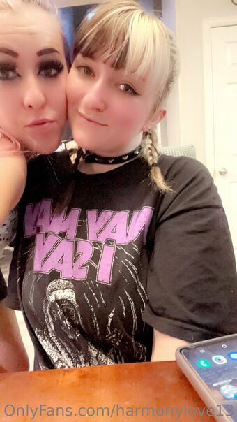 harmonylove13 Nakenläckor OnlyFans Foto 12