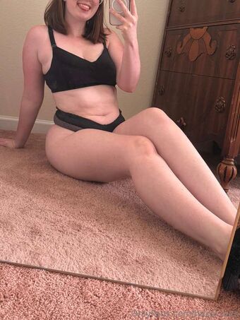 hazel.nuts Nakenläckor OnlyFans Foto 24