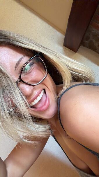 Hello__iris Nakenläckor OnlyFans Foto 175