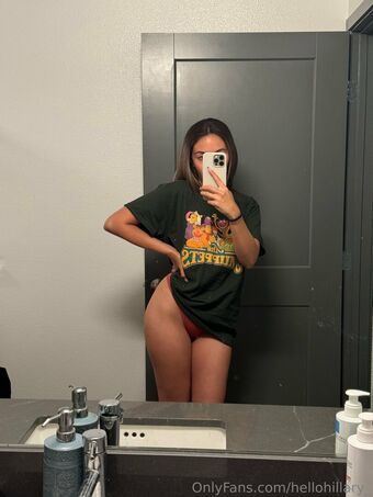 Hellohillary_ Nakenläckor OnlyFans Foto 2