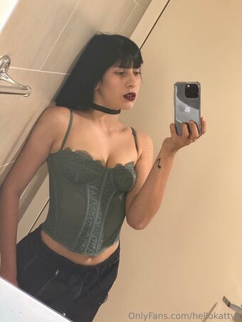 hellokattyx Nakenläckor OnlyFans Foto 16