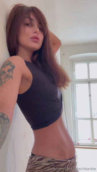 hitechbarbie Nakenläckor OnlyFans Foto 17
