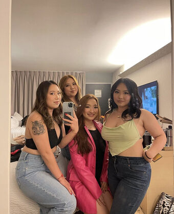 Hmong Nakenläckor OnlyFans Foto 2