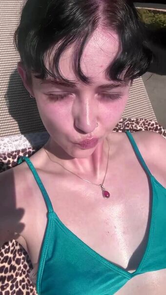 Holly Laing